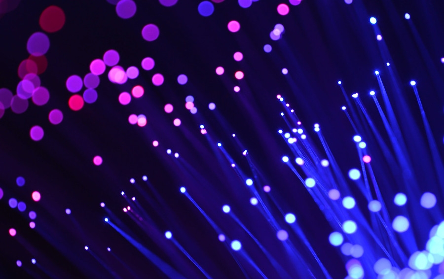 Symetryczny Internet światłowodowy - wyjaśniamy